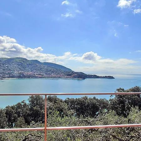 Una Terrazza Tra Gli Ulivi *